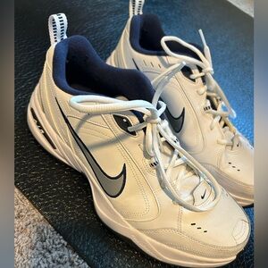 Nike Air Monarch Men’s 12, EU46 athletic sneakers, white navy EUC for dadcore